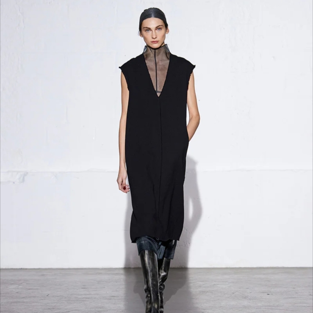 NWOT Tibi Black Melee Crepe V-Neck Dress With Organza Lining, 2